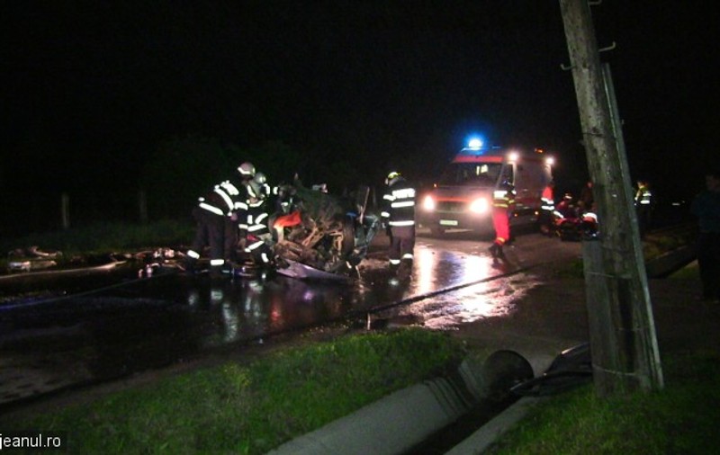 Tragedie în noaptea de Înviere! Doi tineri au murit într-un accident cumplit! FOTO&VIDEO