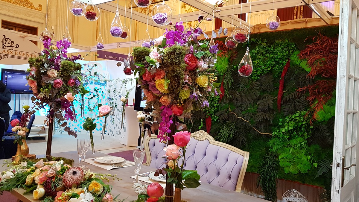 Trandafirii “nemuritori”, ultima fiță în aranjamente florale