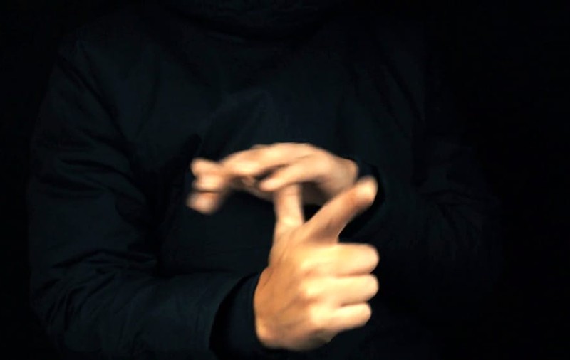 Un șofer român s-a făcut că-i „împușcă” pe polițiști. Ce s-a întâmplat după aceea