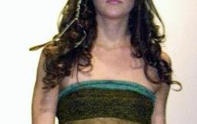 Rochia transparentă cu care Kate Middleton l-a cucerit pe prinţul William, scoasă la licitaţie. Vezi cum arată şi cât costă!