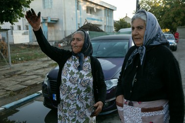 “De ce sunt roșiile așa scumpe?”, se plâng două localnice