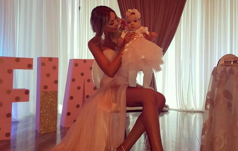 FOTO EXCLUSIV/ Supriza serii! Nimeni nu s-a așteptat la un așa tort la botezul fetiței Biancăi Drăgușanu