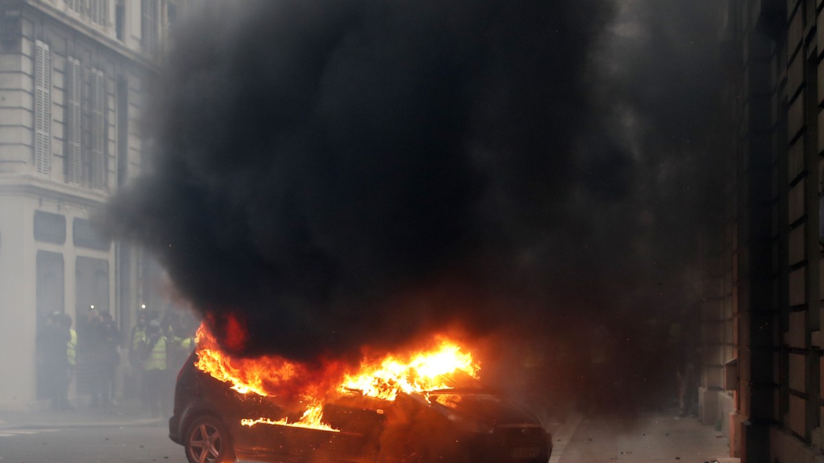 Protestul vestelor galbene de la Paris în imagini
