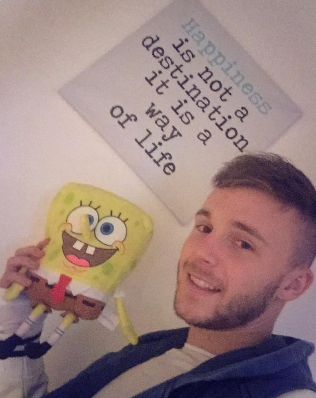Alex Maxim oferă un zâmbet copiilor bolnavi de cancer / GALERIE FOTO