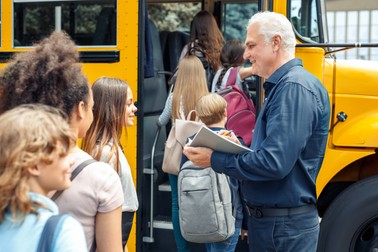 În Săptămâna Verde și Școala Altfel multe școli organizează exursii plătite de părinți pe bani grei, deși Legea Educației precizează că aceste programe școlare implică activități gratuite. Foto: Shutterstock