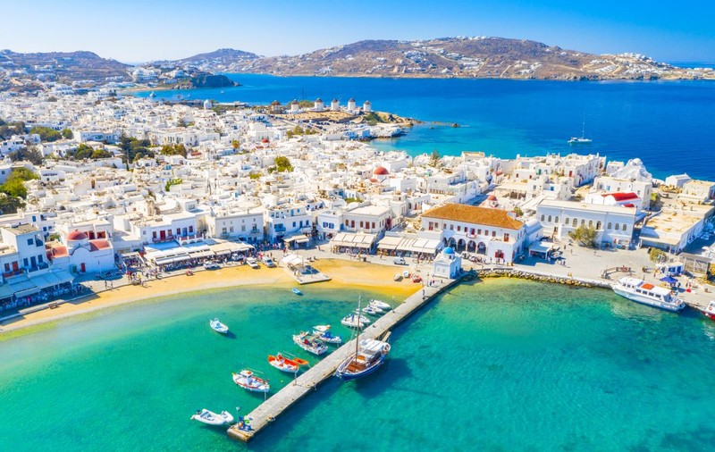 Amendă de 33 de milioane de euro pentru proprietarul unui bar din insula grecească Mykonos. De ce a fost sancționat