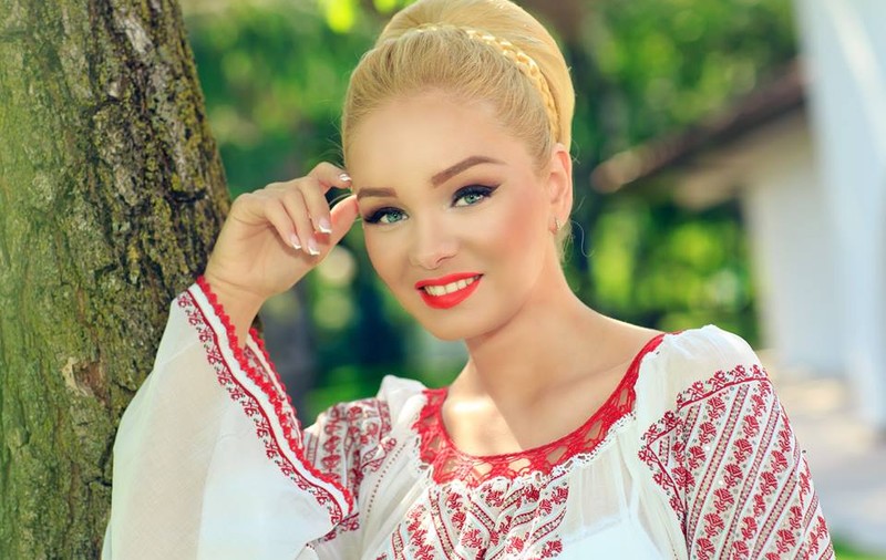 Maria Constantin, de nerecunoscut. Cântăreaţa şi-a schimbat radical look-ul | FOTO ÎN ARTICOL