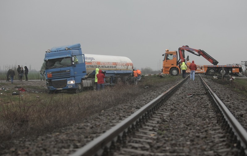 UPDATE | Cisternă cu GPL, lovită de un tren la pe centura Capitalei. Circulația, în continuare blocată FOTO