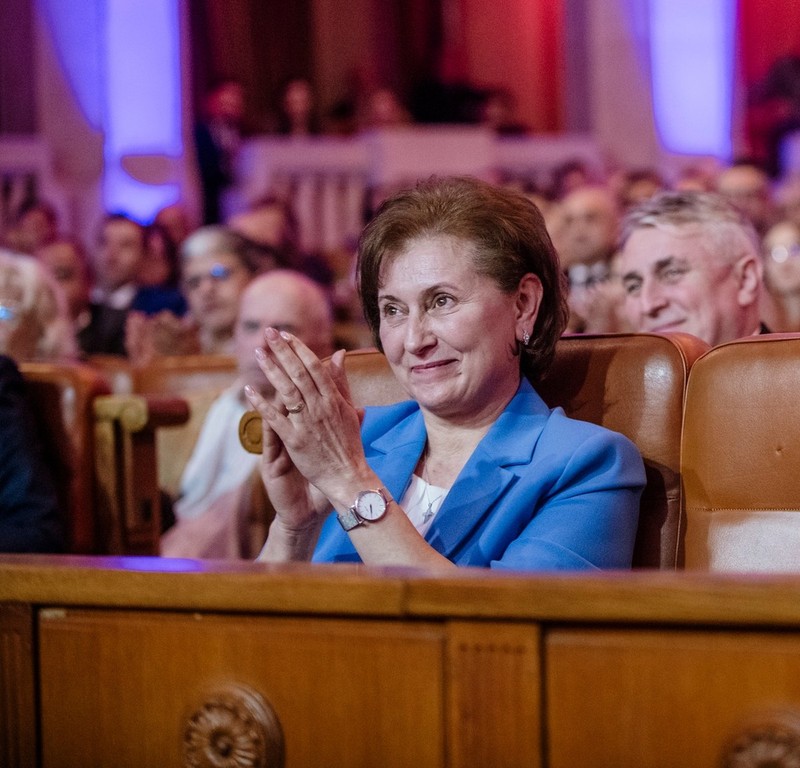Cristina Maria Ciucă, sotia lui Nicolae Ciucă, este o prezență discretă