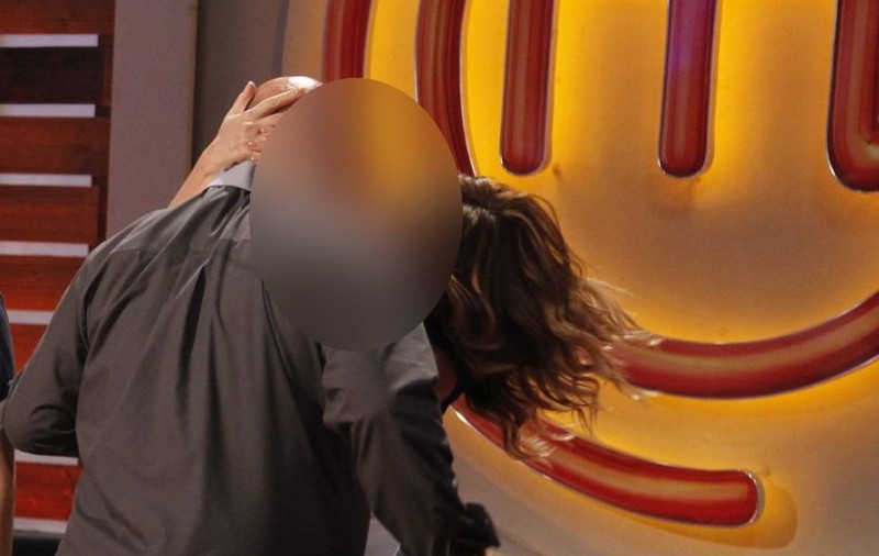 GEST ULUITOR, la MasterChef. Ce i-a făcut Gina Pistol lui Chef Scărlătescu, în văzul tuturor!  FOTO INCENDIAR