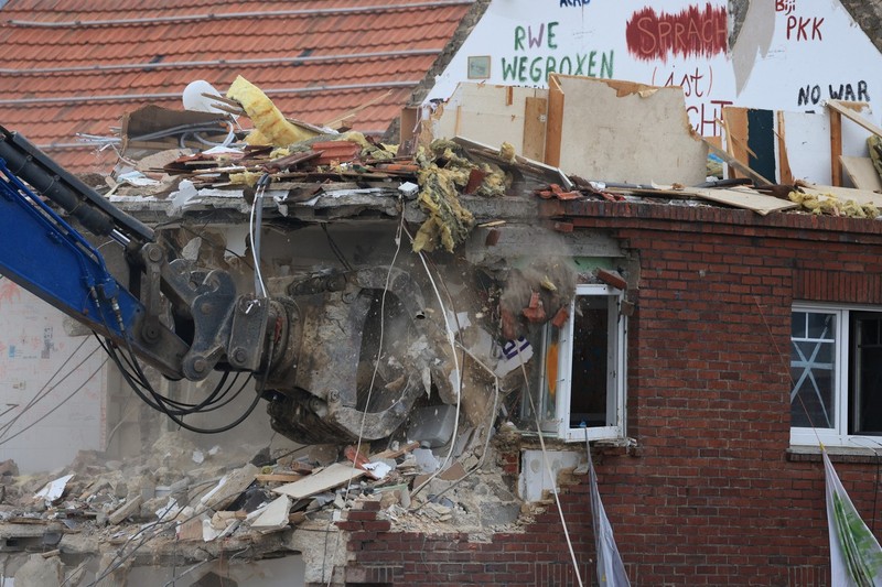 Satul Lützerath este demolat pentru a face loc unei mine de lignit Foto: Profimedia
