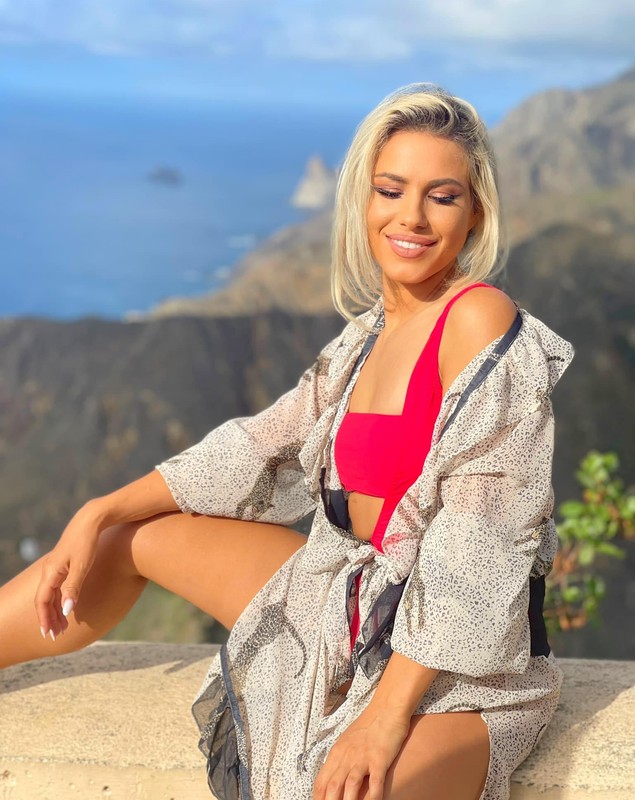 Amna, noi declarații după divorțul de Cristi Mușat. „Mie mi se pare că oamenii joacă la două capete. Se trăiește mult în compromis”