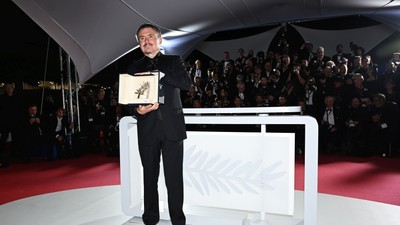 O femeie l-a reclamat la CEDO pe Cristian Mungiu, pentru că e „filmată din mai multe părţi de dronele regizorului”, chiar și pe scaunul de la stomatolog
