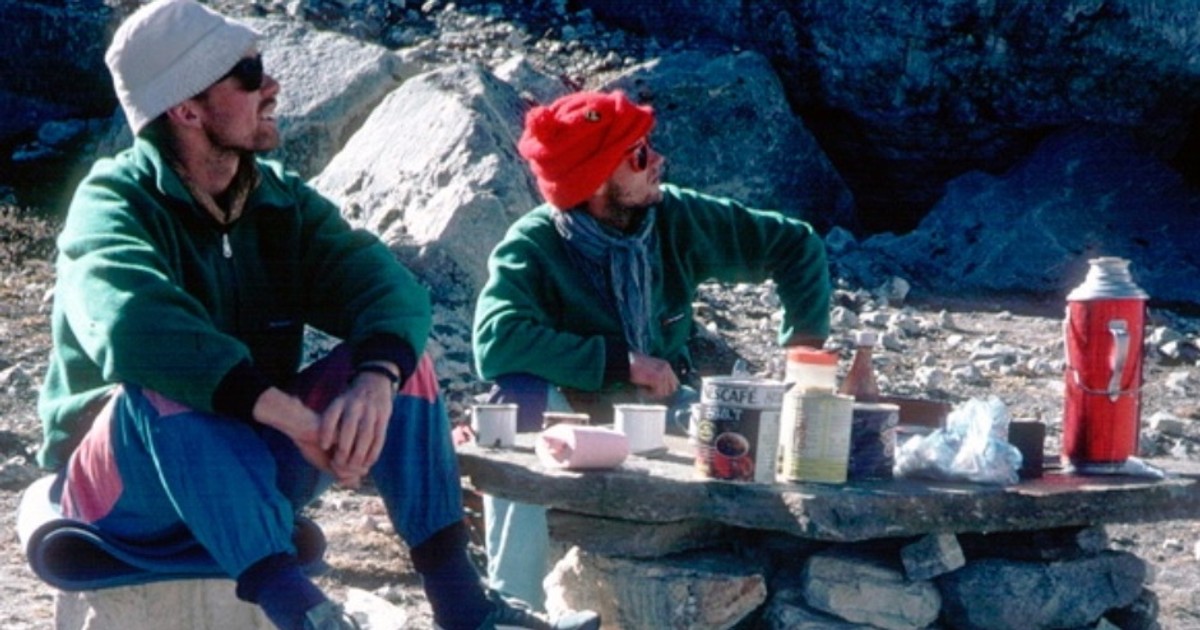 Trupurile a doi alpiniști dispăruți în Himalaya au fost descoperite după 30 de ani