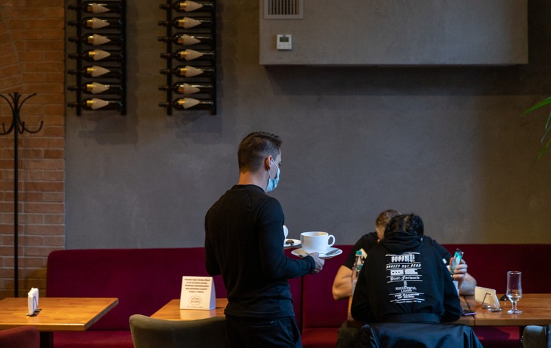 Restaurantele din București s-au redeschis după trei luni. Patron local: „Suntem foarte prudenți"