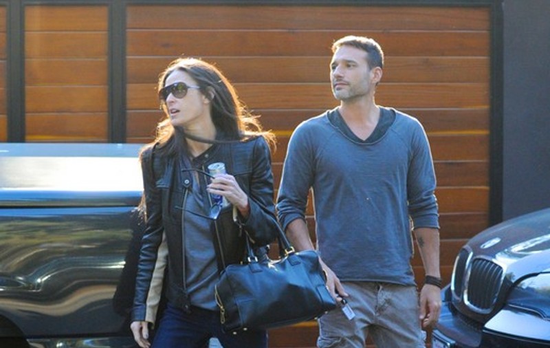 Demi Moore a ieşit, în sfârşit, din "zodia Ashton Kutcher"? Uite-o cu un bărbat chipeş | FOTO