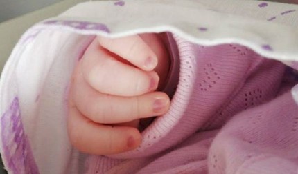 O mamă și-a vândut copilul nou născut pentru 38 de euro