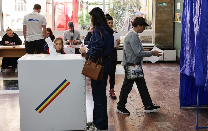 O femeie a dărâmat un calorifer într-o secție din Mamaia, după ce s-a certat cu membrii secției de vot