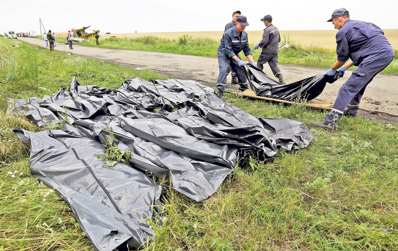 Au aruncat CADAVRELE în trenuri şi au dispărut!