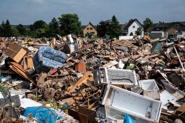 Distrugerile materiale provocate de inundații în localitatea Bad Münstereifel Foto: Profimedia