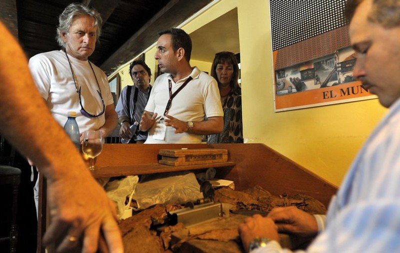 Michael Douglas se relaxează în Havana