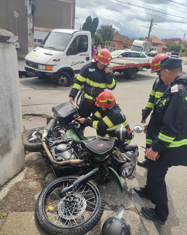 CRBL, implicat într-un accident rutier în Hunedoara. Artistul e rănit și a fost dus de urgență la spital. FOTO
