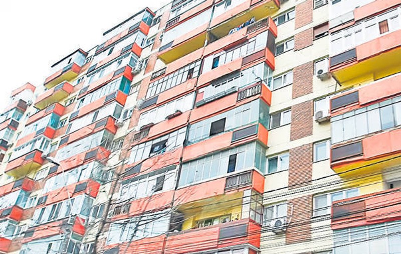 Luna concediilor a ieftinit apartamentele