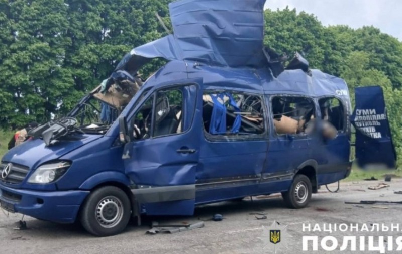 Rusia a omorât nouă civili într-un atac cu dronă asupra unui microbuz, în orașul ucrainean Sumî