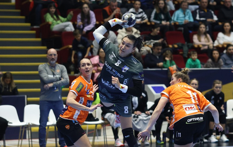 CSM București s-a distrat cu Odense, în grupele Ligii Campionilor. Cristina Neagu, la un pas de o cifră „istorică”