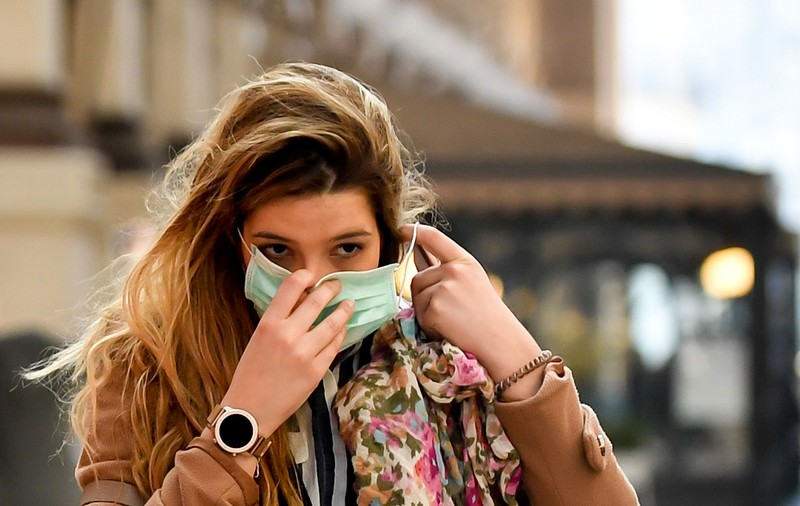 Româncă stabilită în Italia, la Adriana Nedelea LA FIX: "Măştile se dau cu raţie în farmacii. Facem cumpărăturile online"
