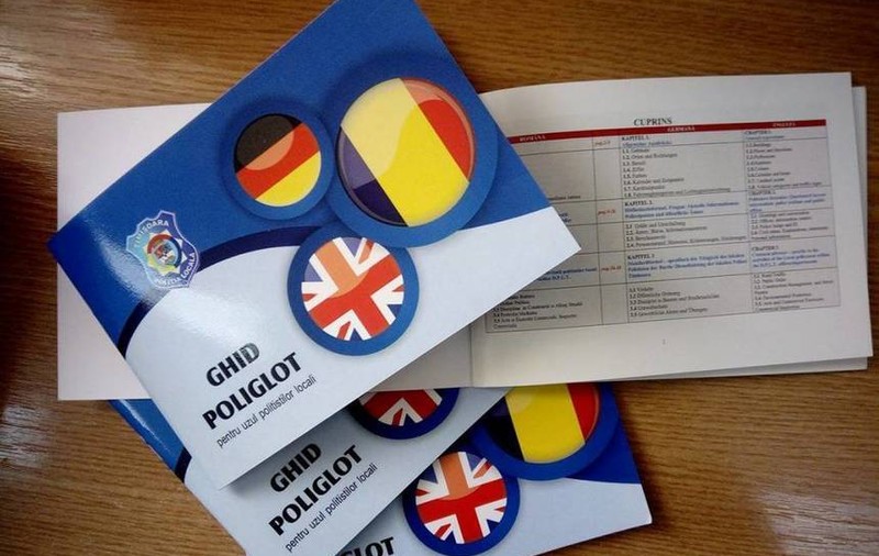 Poliţiştii locali din Timişoara vor avea un ghid cu expresii uzuale în limbile engleză şi germană