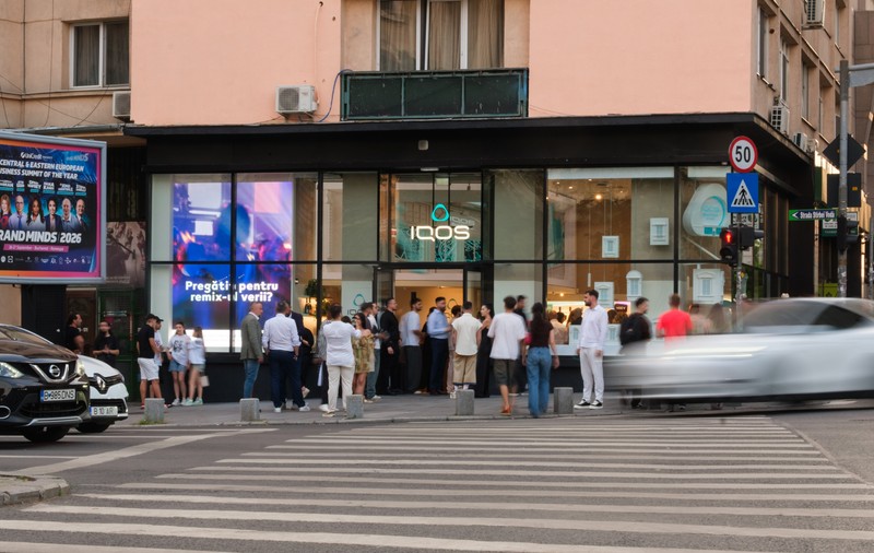 Noul IQOS Boutique Victoriei: concept de tip Retail 2.0 și o instalație artistică semnată Sebastian Comănescu