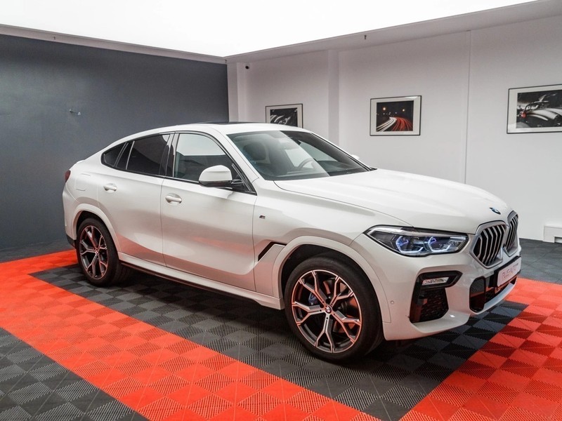 BMW X6 xDrive 40i M - tipul de mașină de care a beneficiat primarul Mangaliei. Foto: Plus Auto