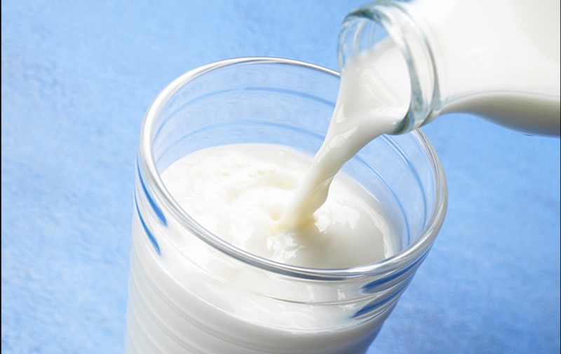BOMBĂ ALIMENTARĂ ÎN MAGAZINE! 15 tone de LAPTE şi PRODUSE LACTATE, oprite de la comercializare 