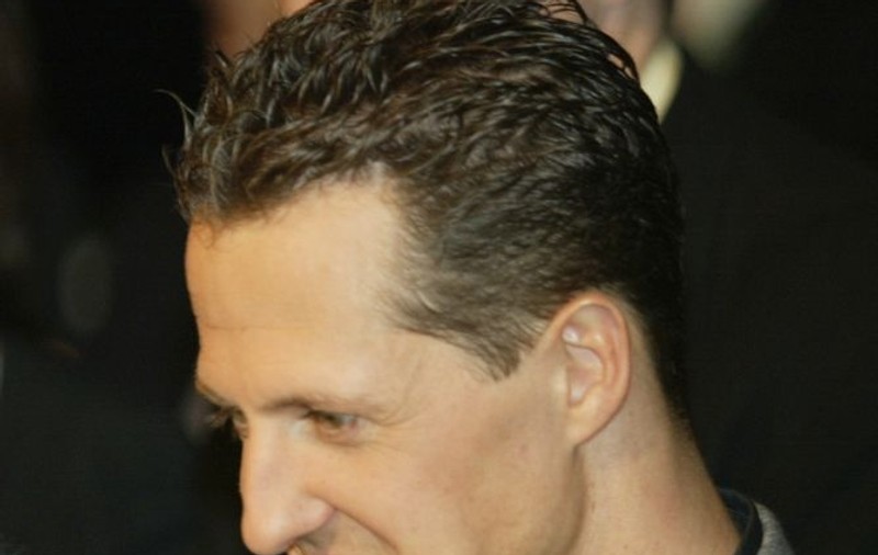 Michael Schumacher ar fi reuşit să ridice o mână