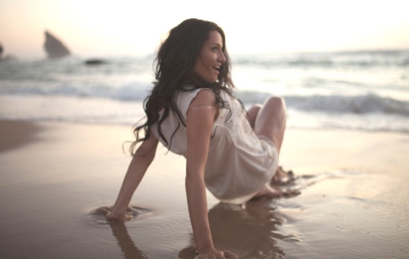 Video exclusiv | Claudette a lansat pe Libertatea.ro videoclipul piesei ”Around the world”
