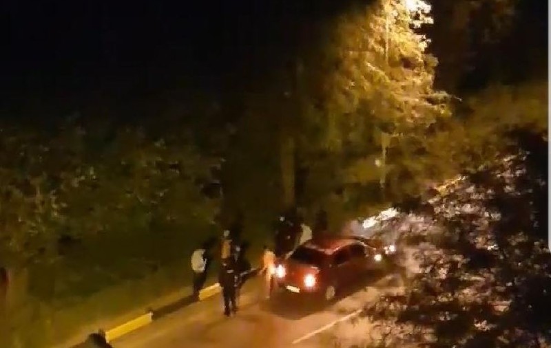 Un bărbat s-a dezbrăcat în fața polițiștilor din Ploiești după un scandal lângă o sală de jocuri