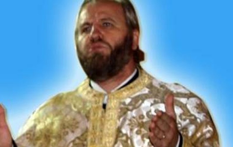 Povestea incredibilă a unui preot care trăieşte în concubinaj de trei ani, împotriva regulilor Bisericii