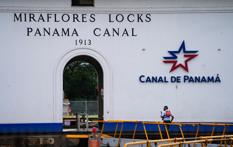 China vinde unui consorțiu american două porturi din apropierea Canalului Panama pe fondul presiunilor lui Donald Trump