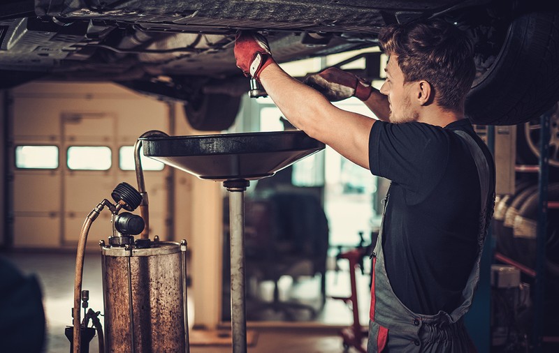 Ce salarii poți câștiga într-un service? Un electrician auto ia 4.500 de lei pe lună