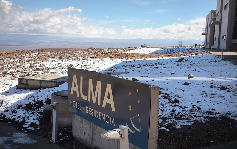 Ninge în cel mai uscat loc de pe planetă: fenomenul rar din deșertul Atacama forțează cel mai puternic radiotelescop să intre în „modul de supraviețuire”