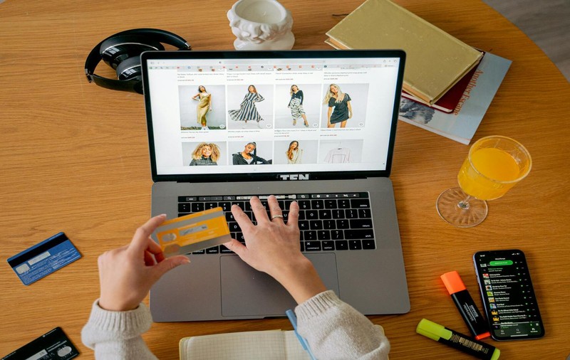 Economisește la cumpărăturile online folosind codurile de reducere de pe Couponiada.ro