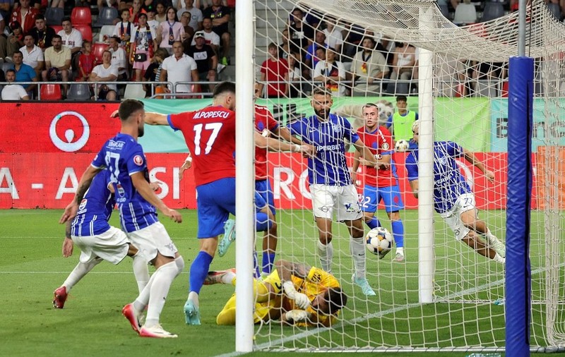 FCSB a pierdut acasă cu Farul Constanța, după ce a primit gol în minutul 10 al prelungirilor. Campioana a terminat în 10 oameni