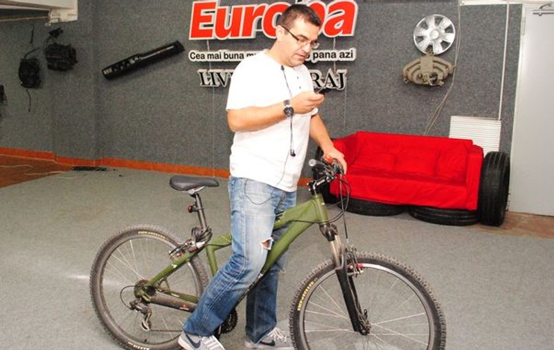 Mihai Mărgineanu cântă în garajul Europa FM