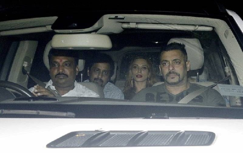 Iulia Vântur şi Salman Khan, împreună la film. Starul indian nu mai ascunde relaţia cu prezentatoarea tv