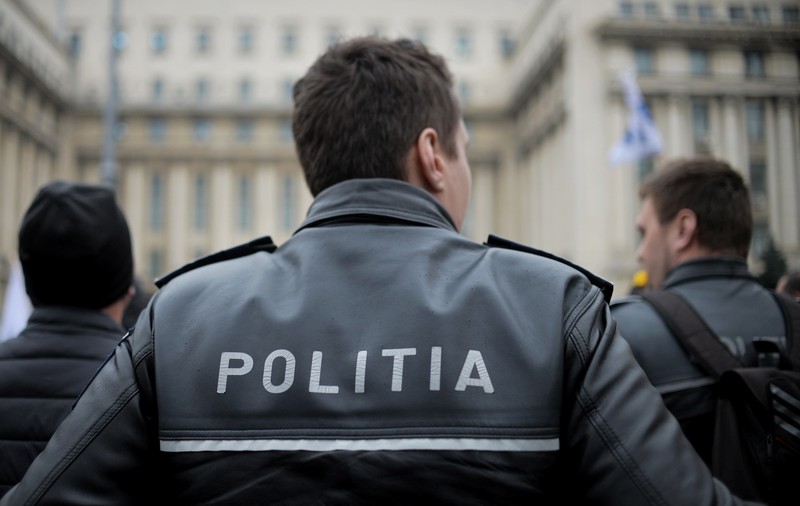 Un șef din IPJ Timiș își terorizează angajații și îi amenință cu bătaia. „Ești bătut în cap?”