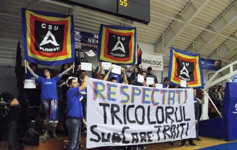 Fanii clubului de baschet Asesoft Ploieşti le cer hocheiştilor din naţionala României: ”Respectaţi tricolorul!”