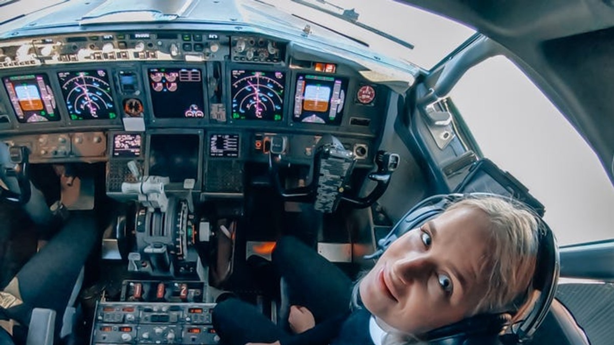 Cum arată femeia-pilot din Suedia cu 500.000 de urmăritori pe Instagram