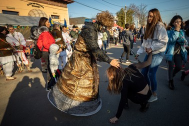 Anonim în stil veneţian pe străzile din Brăneşti