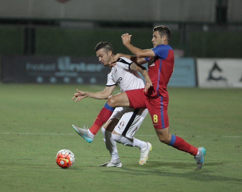 Liga I: Astra  - Steaua 2-0. N-au mers cu Steaua, au fost cu Astra! Trei goluri anulate campioanei en-titre de brigada lui Colțescu! ^Campioana, gafă de amatori: legitimația lui Muniru!